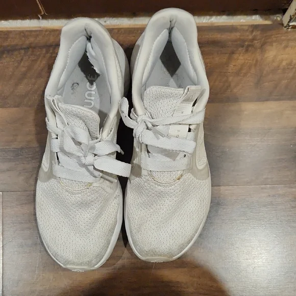 Adidas Shoe - Picture 5 of 8